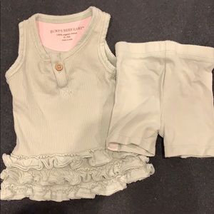 Burt’s Bees Baby 0-3 outfit